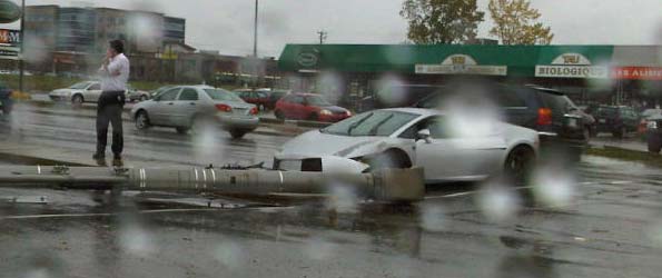 Guy brings down traffic light with Lambo