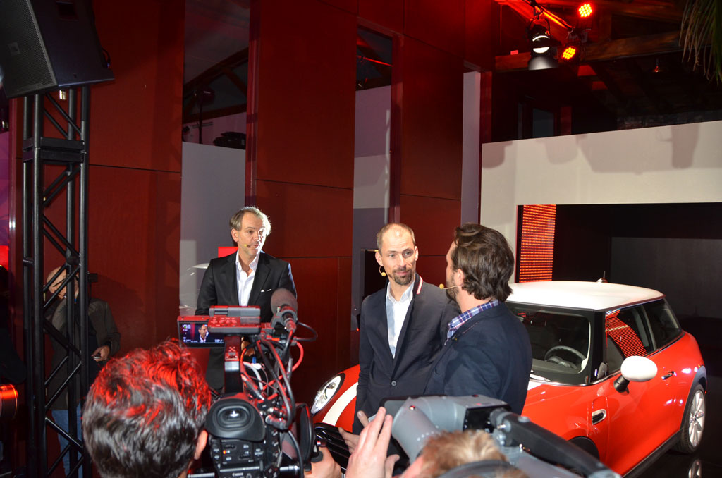 miniunveil09.jpg